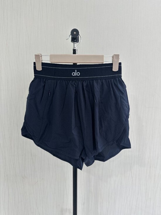 ALO Yoga Pants - Women's ALO Yoga short athletic pants/yoga pants Size S
